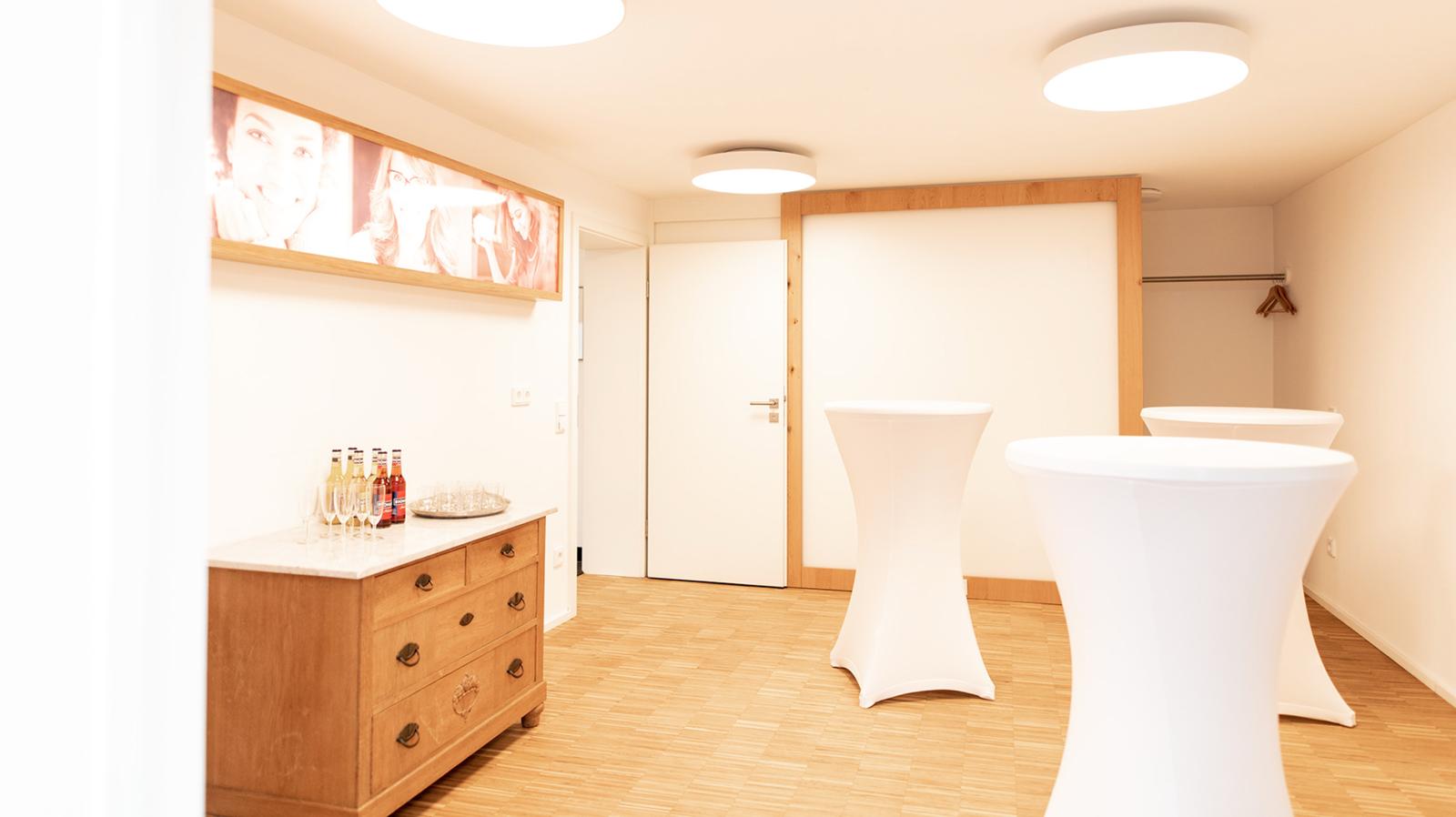 T1.1 – Pre-Flight reception room
