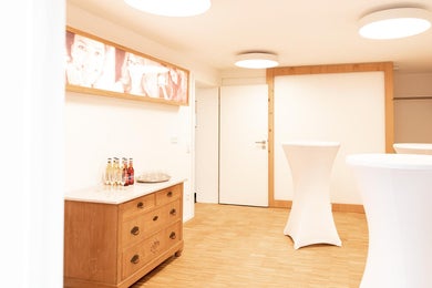 T1.1 – Pre-Flight reception room