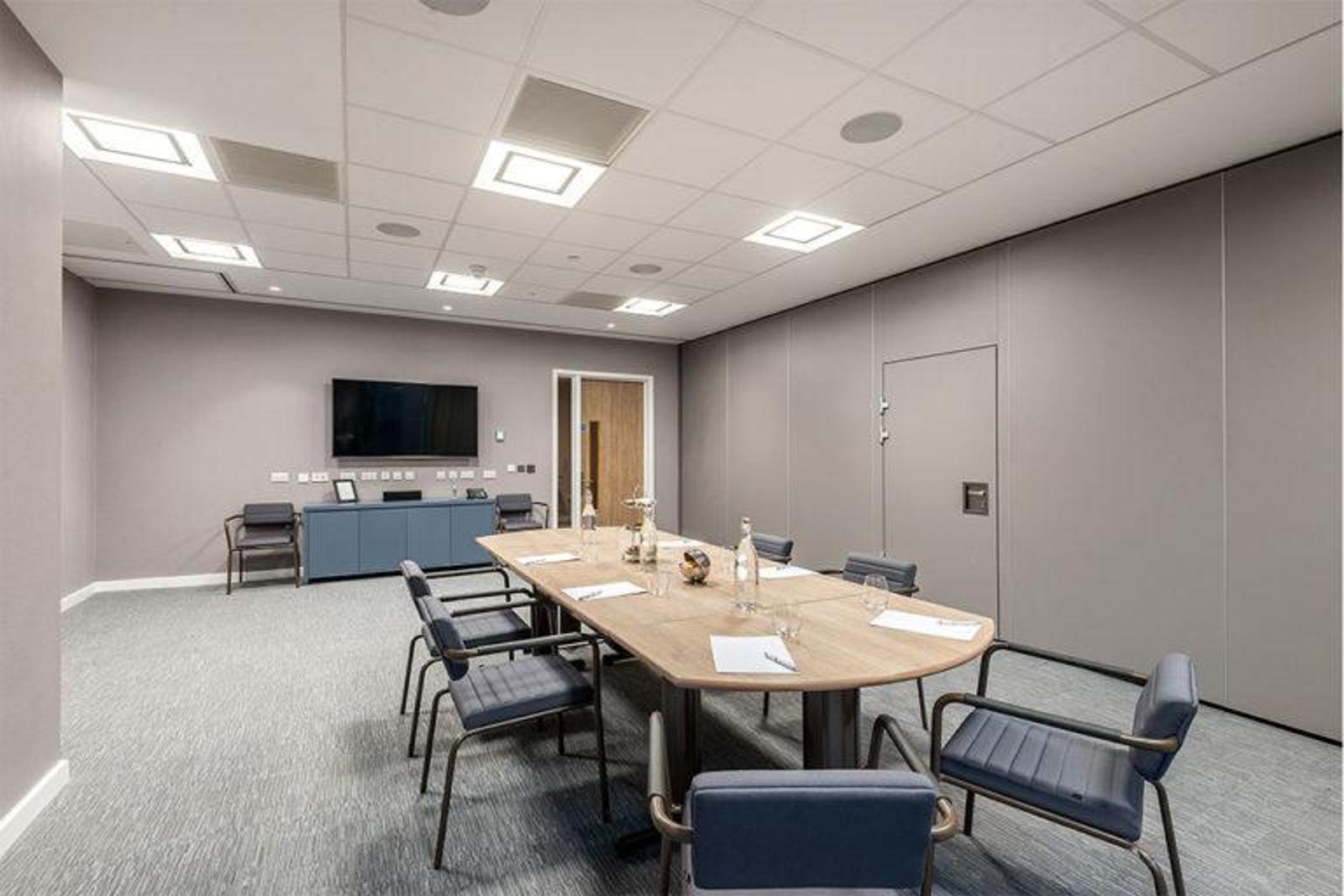 MacNiece room