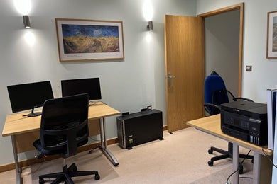 5 desks available in our newly refurbished office space
