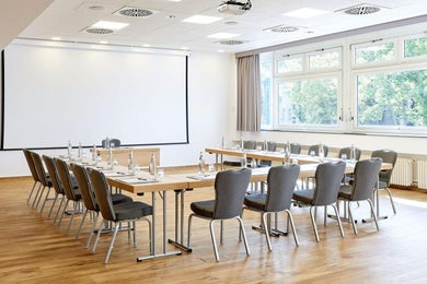 Bavaria / MGM / Columbia - 3 separat conference rooms