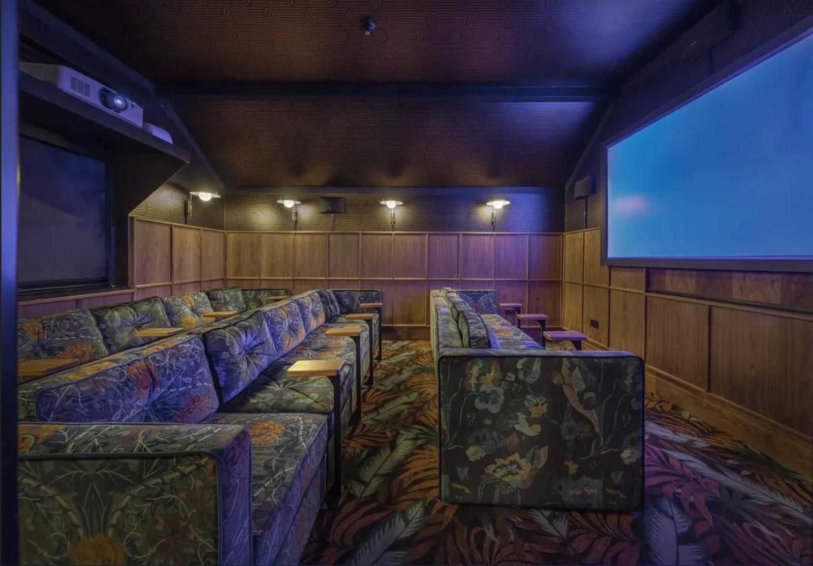 Upper Lounge