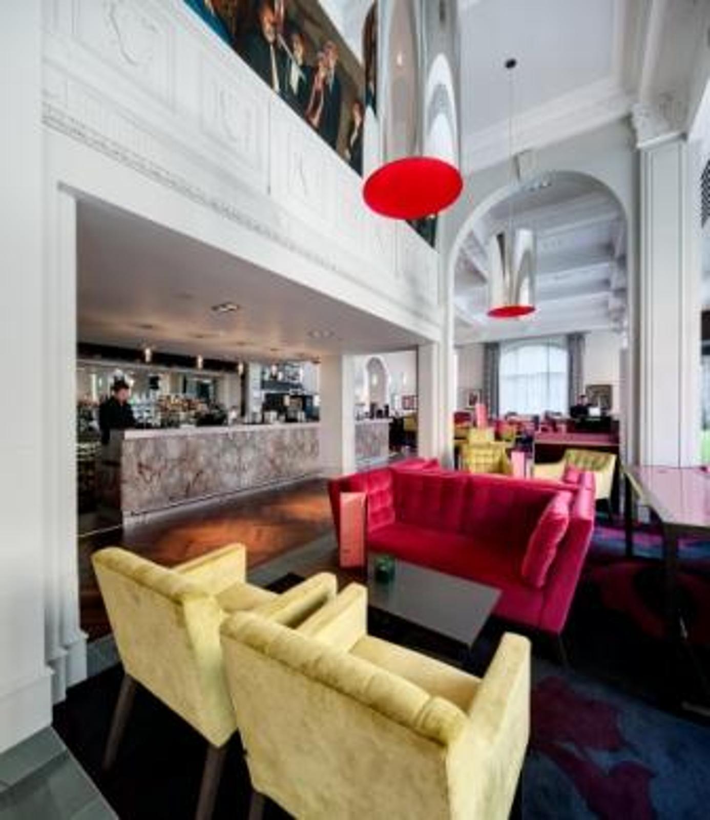 bar lounge