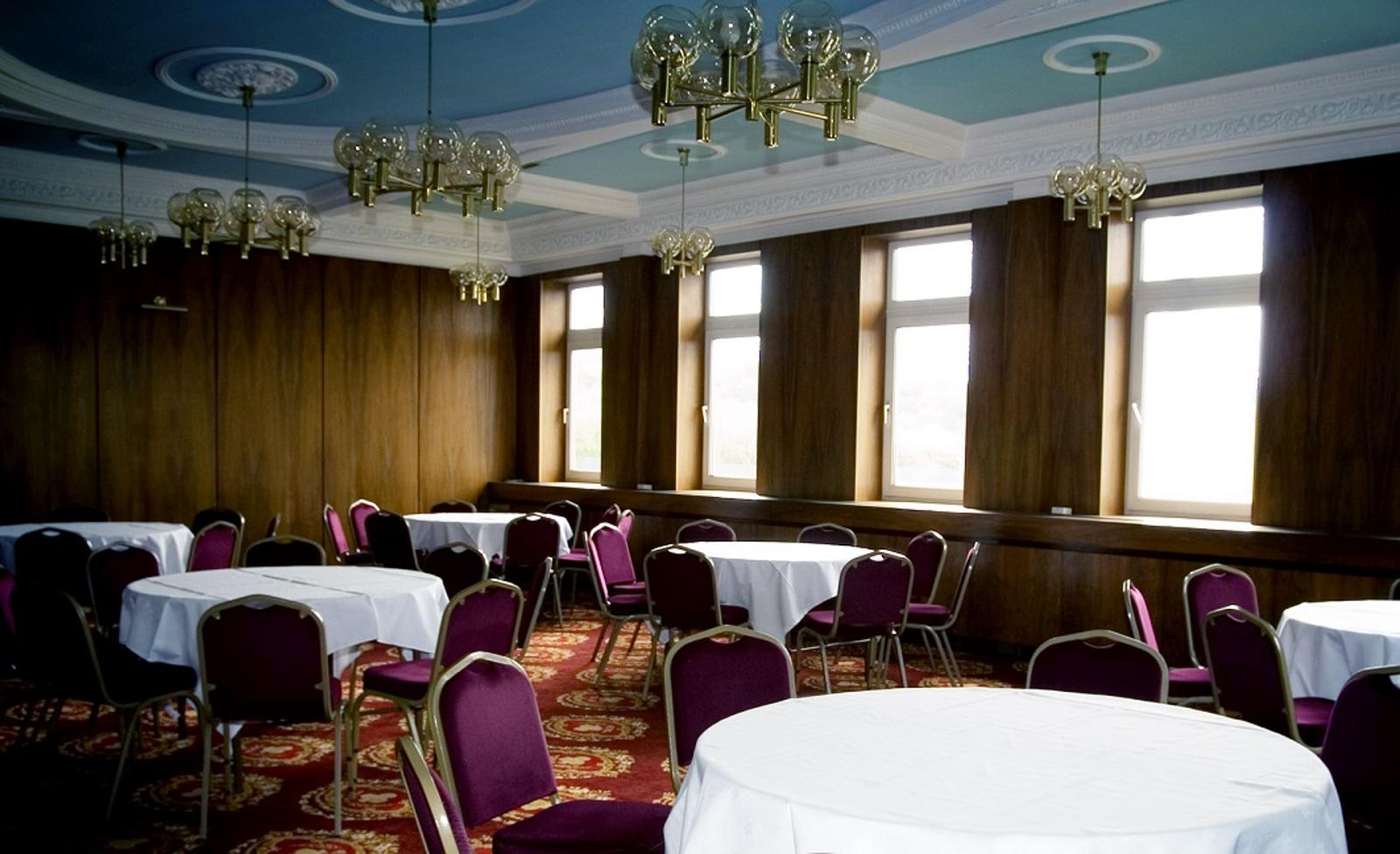 Boardroom 7